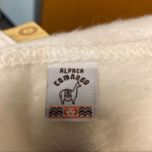 ALPACA CAMARGO Alpaca Acrylic  Blend White w/ Fringe Scarf NWT - Picture 5 of 6